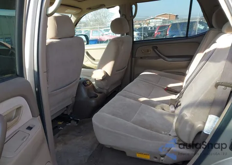 2001 Toyota Sequoia Sr5 V8 z USA, uszkodzony, nr VIN 5TDZT34AX1S044993